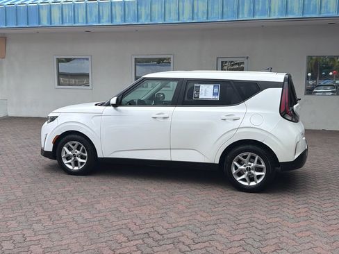 Used 2023 Kia Soul LX w/ Option Group 015 FWD image 3
