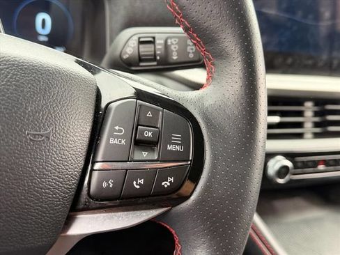 Used 2025 Ford Explorer ST-Line w/ ST-Line Street Pack AWD/4WD image 18