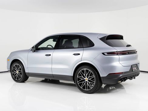 Used 2024 Porsche Cayenne image 5