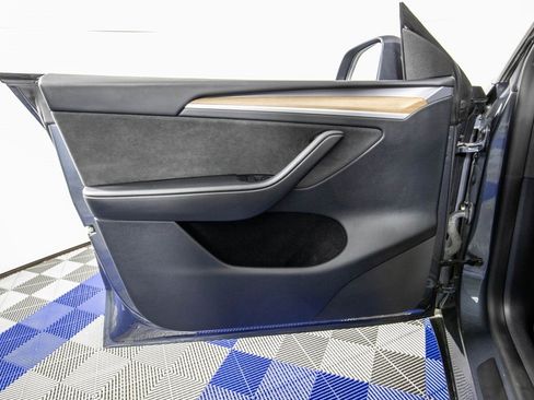 Used 2023 Tesla Model Y Long Range image 12