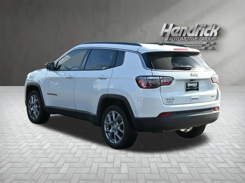 Used 2024 Jeep Compass Latitude w/ Sun and Sound Group AWD/4WD image 7