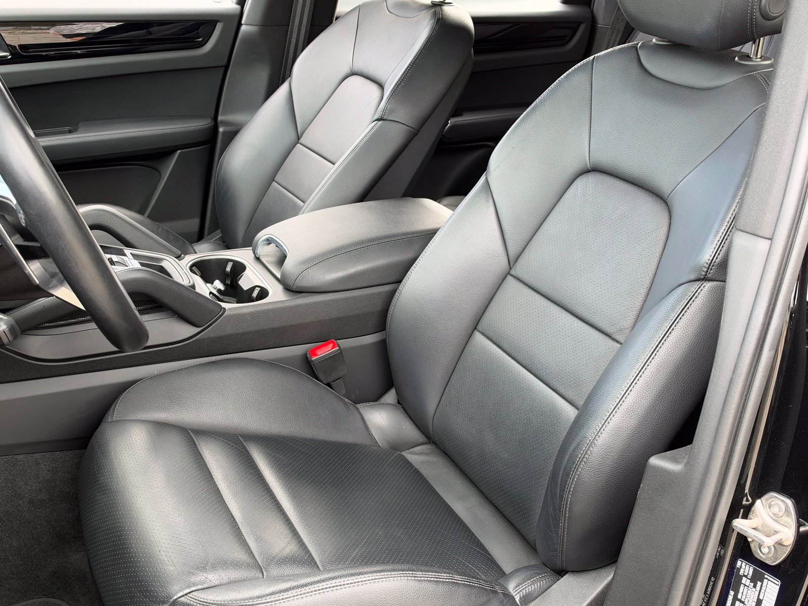 Certified 2023 Porsche Cayenne AWD/4WD image 5