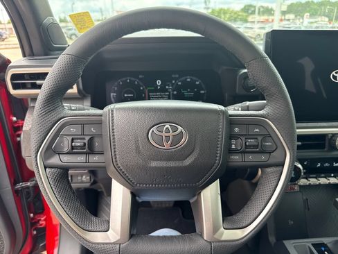 Used 2025 Toyota Tacoma Limited AWD/4WD image 23