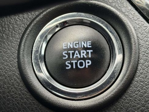 Used 2019 Toyota C-HR XLE FWD image 8