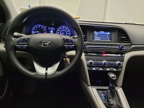 Used 2020 Hyundai Elantra SE FWD image 22