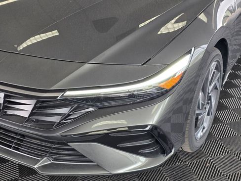New 2026 Hyundai Elantra Limited FWD image 9