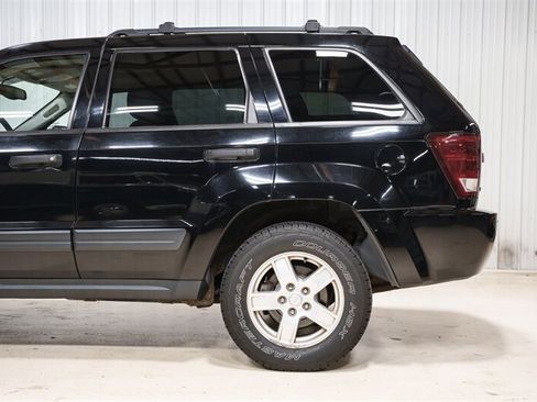 Used 2005 Jeep Grand Cherokee Laredo AWD/4WD image 4