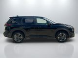 Used 2024 Nissan Rogue SV image 4