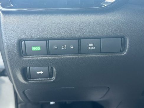 Used 2022 Nissan Sentra SV w/ SV Premium Package image 26