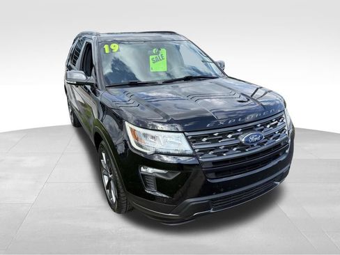Used 2019 Ford Explorer XLT w/ Equipment Group 202A AWD/4WD image 22