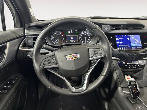 Used 2025 Cadillac XT6 Premium Luxury w/ LPO, Floor Liner Package image 9