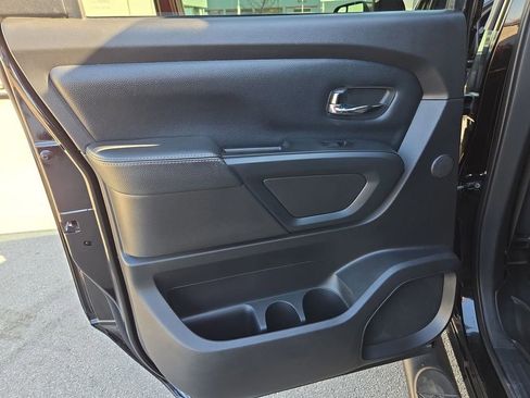Used 2018 Nissan Titan SL w/ Midnight Edition image 17