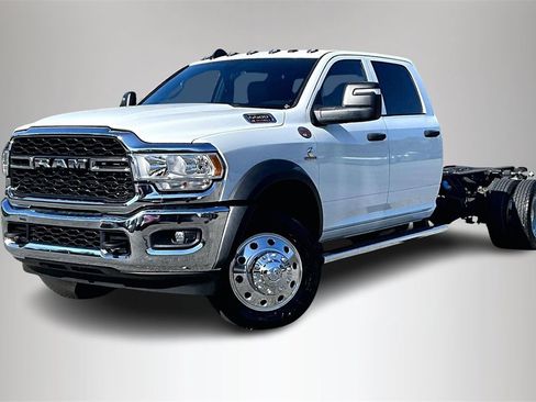 New 2024 RAM 5500 Tradesman w/ Chrome Appearance Group image 3