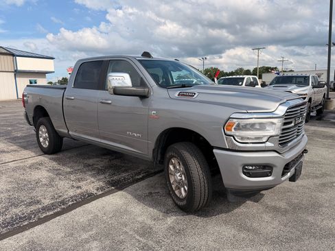Used 2024 RAM 2500 Laramie AWD/4WD image 2