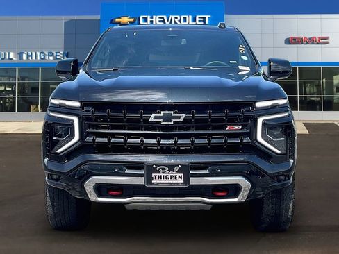 Used 2025 Chevrolet Suburban Z71 AWD/4WD image 2