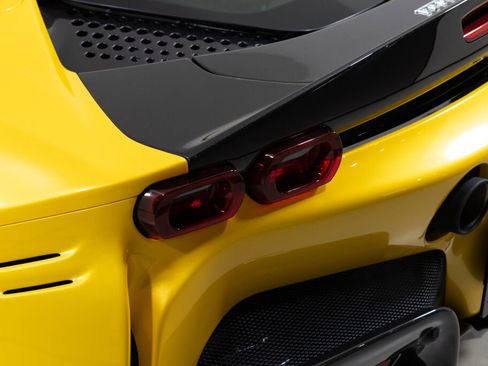 Used 2023 Ferrari SF90 Spider image 21
