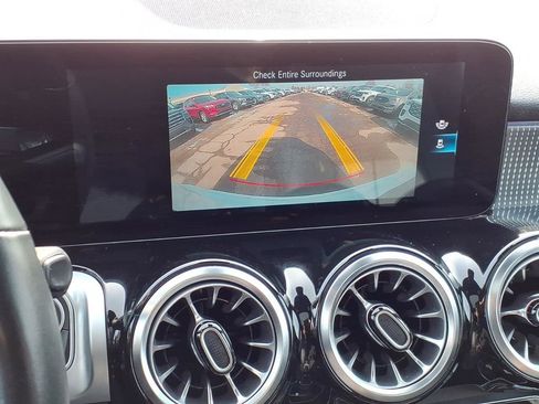 Used 2022 Mercedes-Benz GLB 250 4MATIC image 19