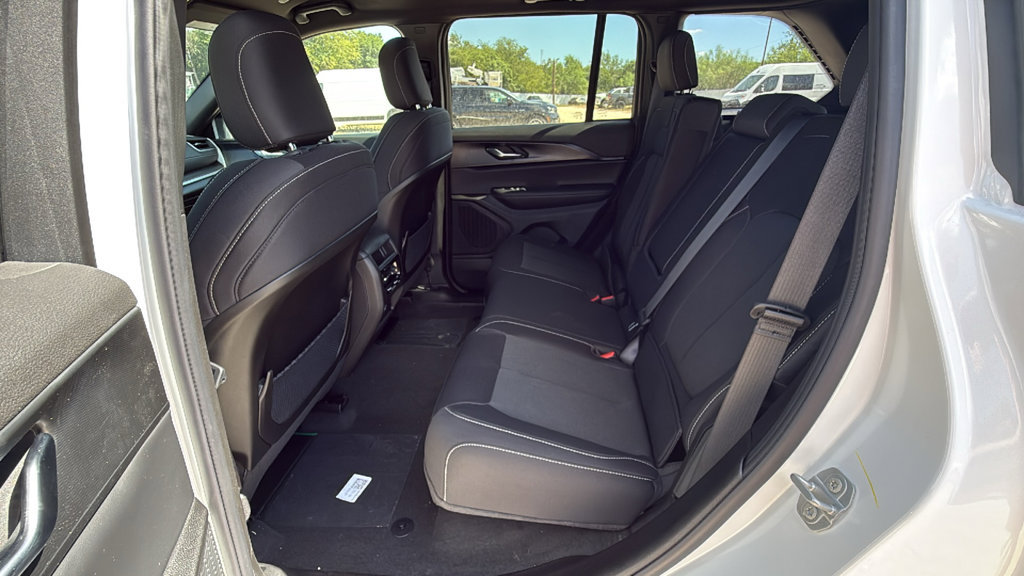New 2027 Jeep Grand Cherokee Laredo RWD image 16