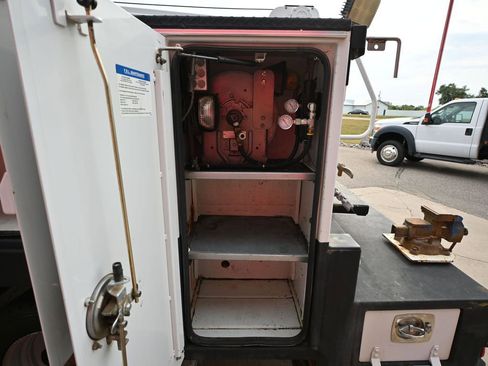 Used 2016 Ford F550 2WD Regular Cab Super Duty image 43