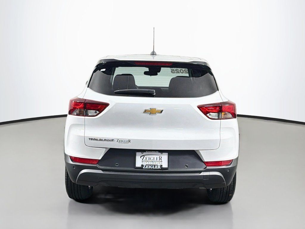 Used 2025 Chevrolet TrailBlazer LS w/ LS Convenience Package FWD image 6