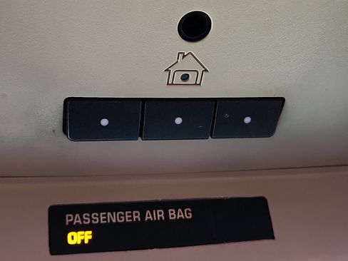 Used 2016 Chevrolet Suburban LT image 16