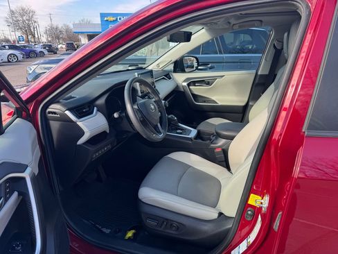 Used 2020 Toyota RAV4 Limited image 10