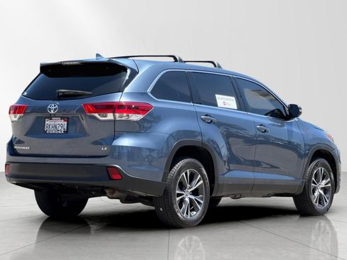 Used 2019 Toyota Highlander Plus FWD image 4