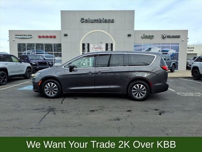 Used 2023 Chrysler Pacifica Touring-L