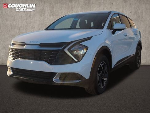 Used 2023 Kia Sportage LX image 3