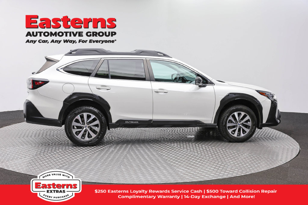 Used 2023 Subaru Outback Premium AWD/4WD image 4