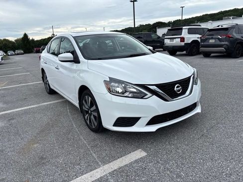 Used 2019 Nissan Sentra SV w/ Special Edition Package FWD image 3