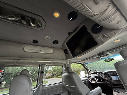 Used 2007 Chevrolet Express 2500 Extended w/ Preferred Equipment Group RWD image 22