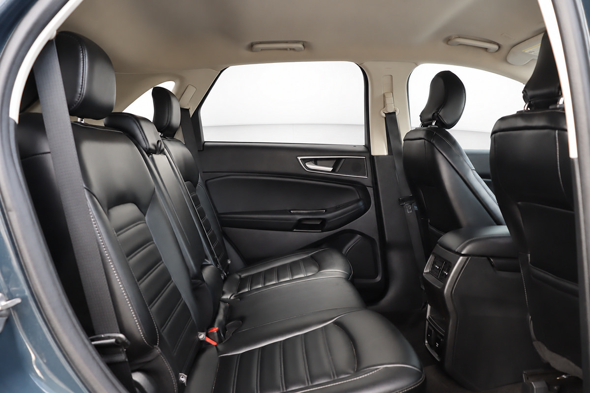 Used 2019 Ford Edge SEL w/ Equipment Group 201A FWD image 14