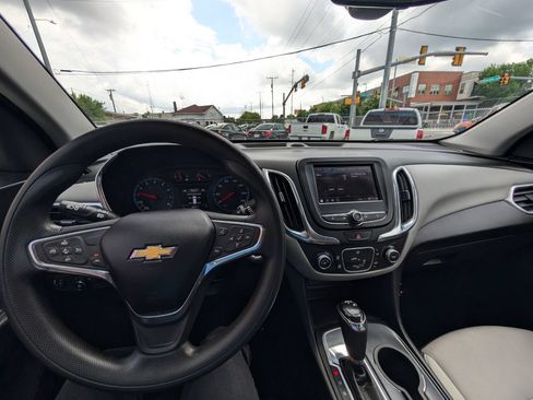 Used 2020 Chevrolet Equinox LS FWD image 21