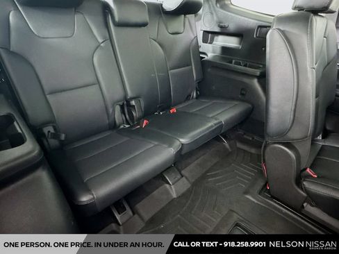 Used 2024 Kia Telluride EX w/ EX Captain's Chair Package FWD image 28
