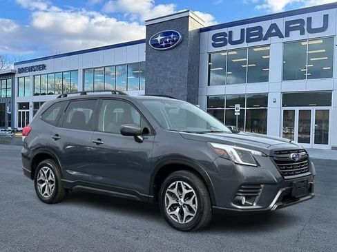 Used 2023 Subaru Forester Premium image 1