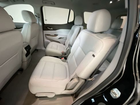 Used 2022 GMC Acadia SLE image 22