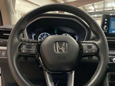 Used 2025 Honda Pilot Touring image 16
