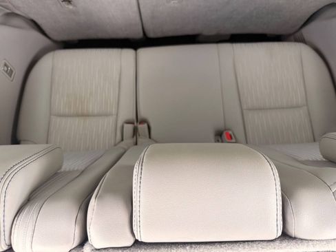Used 2017 Toyota Highlander Plus w/ Carpet Mat Package FWD image 27