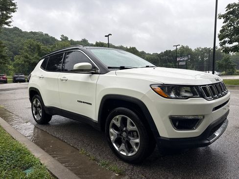 Used 2018 Jeep Compass Limited AWD/4WD image 3