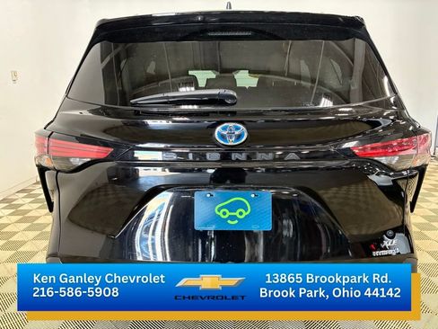 Used 2022 Toyota Sienna XLE FWD image 5