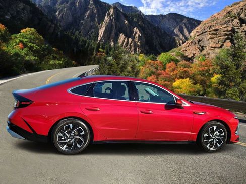 Used 2024 Hyundai Sonata SEL AWD/4WD image 2