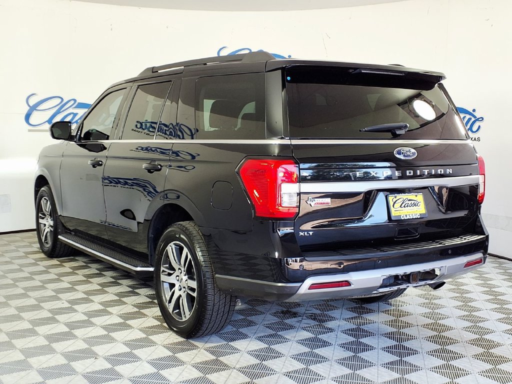 Used 2023 Ford Expedition XLT RWD image 2
