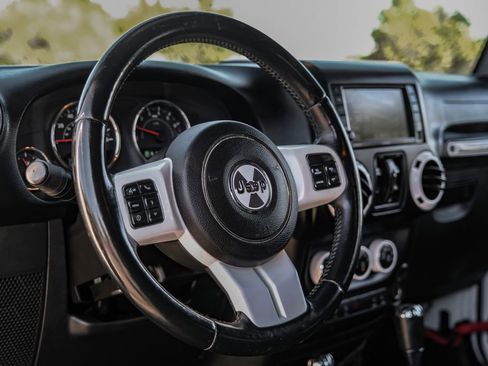 Used 2015 Jeep Wrangler Unlimited Sahara w/ Quick Order Package 24X image 13