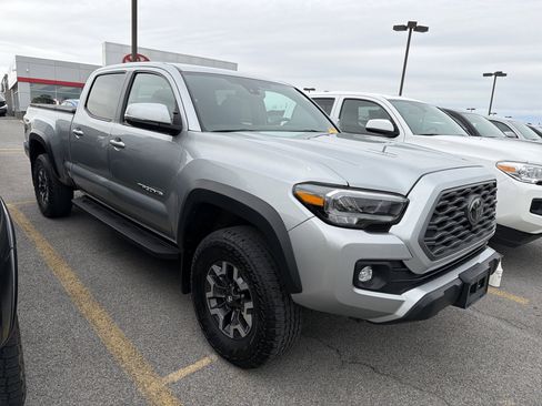 Used 2023 Toyota Tacoma TRD Off-Road w/ TRD Premium Off Road Package AWD/4WD image 2