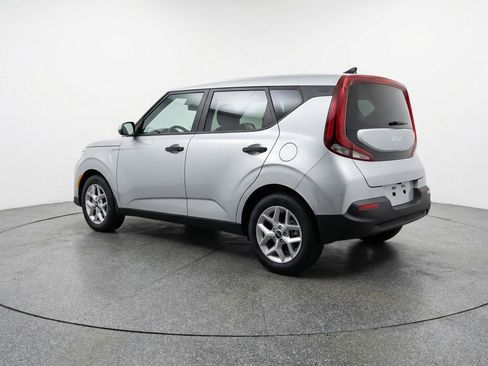 Used 2025 Kia Soul LX w/ LX Technology Package image 6