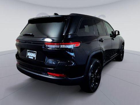 Used 2023 Jeep Grand Cherokee Altitude AWD/4WD image 7