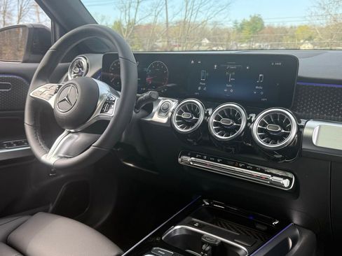 New 2026 Mercedes-Benz GLB 250 4MATIC image 23