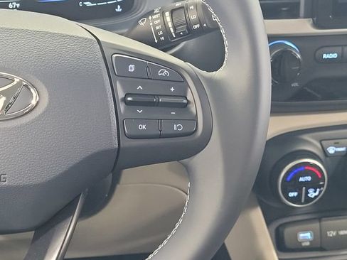 Used 2025 Hyundai Venue Limited FWD image 29