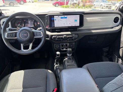 Used 2025 Jeep Wrangler Unlimited Sahara w/ Safety Group AWD/4WD image 6